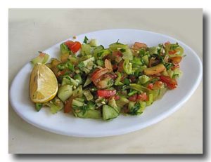 チョバン　サラタス　野菜の角切りサラダ