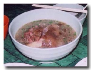 シャン族の豚足スープ