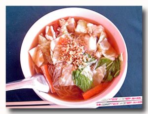 クイッティオ・ナーム・プラームック　イカ入り汁麺　センミー