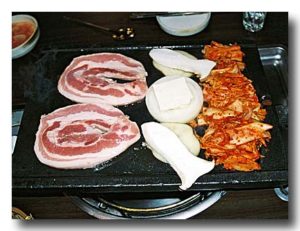 サムギョプサル　豚の三枚肉の焼き肉　餅つつみの店