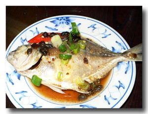 清蒸銀鯧魚　マナガツオのチンジャオ