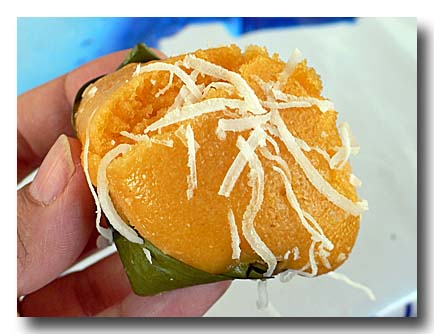 カノム・ターン　パン椰子の蒸しケーキ