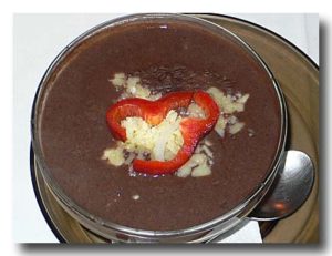 ソパ・デ・フリホレス　黒豆のスープ