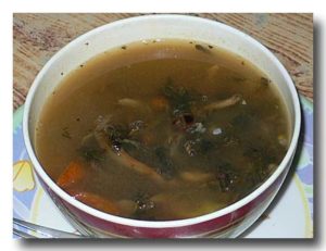グンドゥルック・バトマス・スルワ　乾燥発酵野菜と大豆のスープ