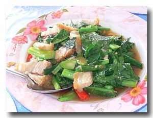 パッカナームー　豚肉とカイラン菜の炒め物
