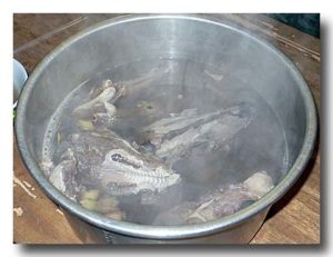 山羌湯  [キョンのスープ] 　の鍋