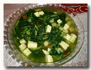 スプ・タフ・サルラン　豆腐と野菜のスープ