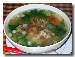 スプ・アヤム・サユール　鶏肉と野菜のスープ