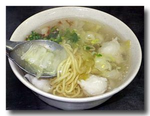 浮水魚羹麺　魚のつみれ入りとろみスープ麺