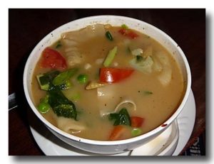 ベジタブル・ぺ・シー　野菜餃子スープ