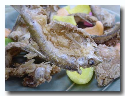 香酥渓魚（渓哥）オイカワの唐揚げ