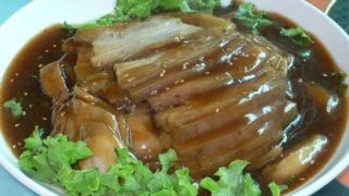 梅菜扣肉 mei cai kou rou [豚バラ肉と梅菜の蒸し煮]
