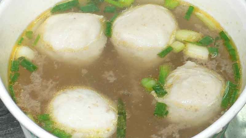 魚丸湯 yú wán tāng [魚団子のスープ]