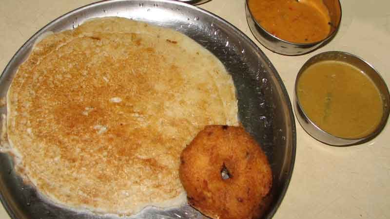 ウッタパム　南インドの豆粉のお好み焼き