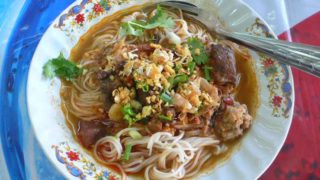 カノムチン・ナムギャオ　タイ北部風スープ麺