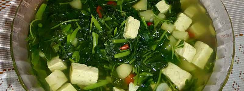 スプ・タフ・サユラン 豆腐と野菜のスープ