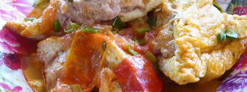 ダウフーヨンティソットカーチュア 揚げ豆腐の肉詰めトマトソース煮