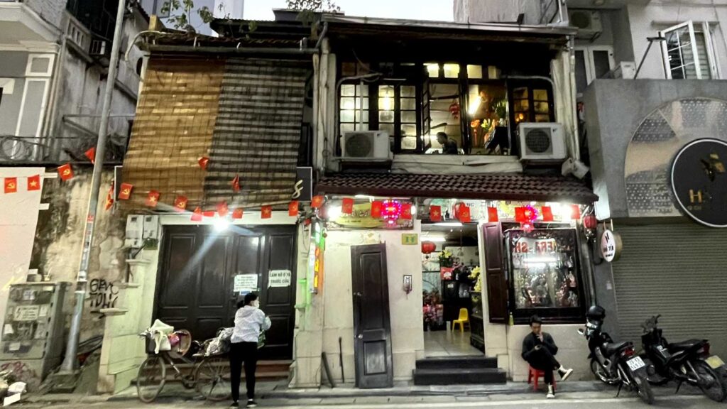 ハノイのチャーカーラヴォンChả Cá Lã Vọng発祥のお店の外観写真