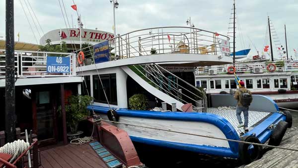 ハロン湾クルーズ船の船内の外観