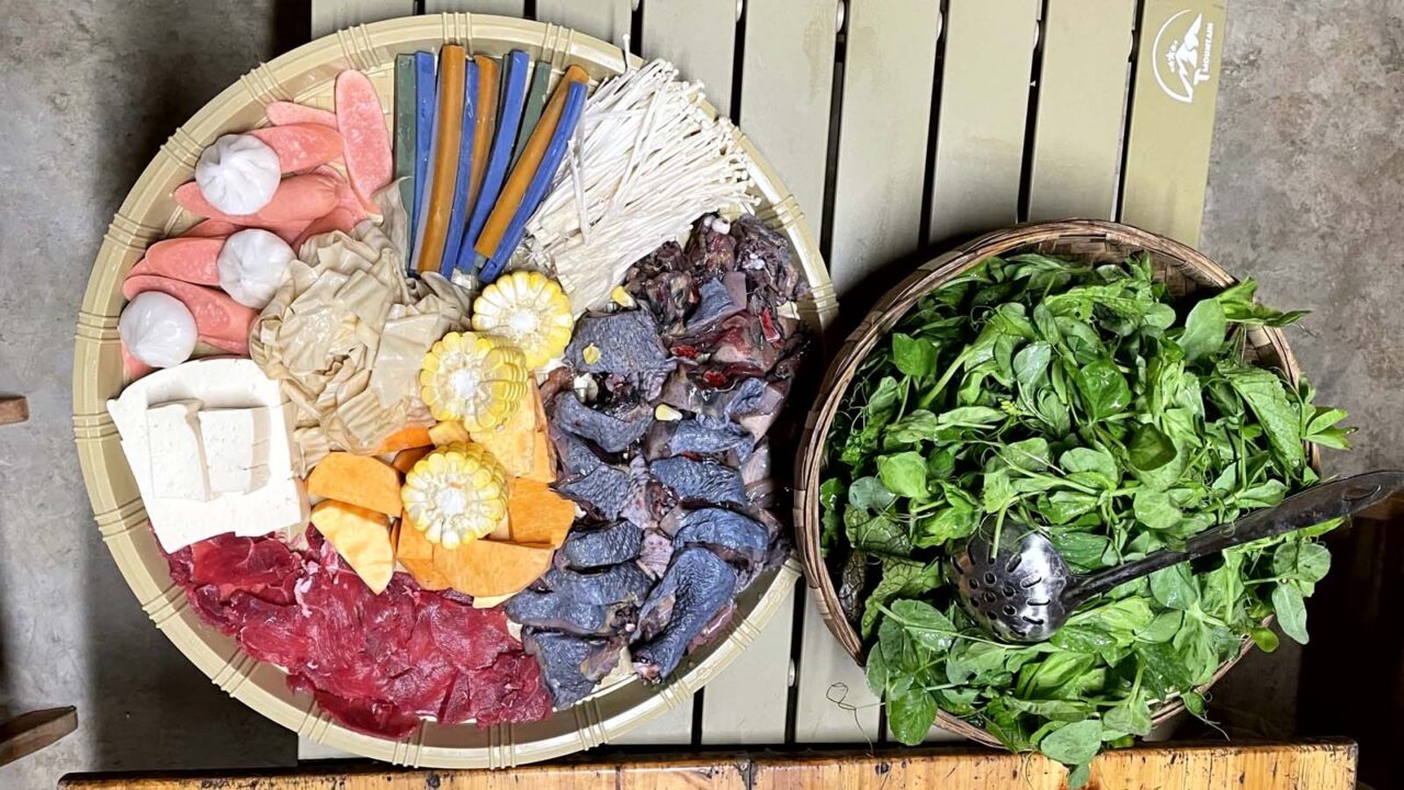 ラウ・ガー・アクLẩu Gà Ác　烏骨鶏の鍋に入れる具材