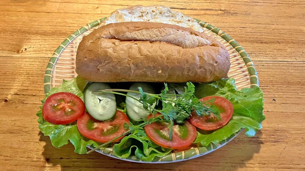 オムレツのバインミーは家庭の朝食の定番